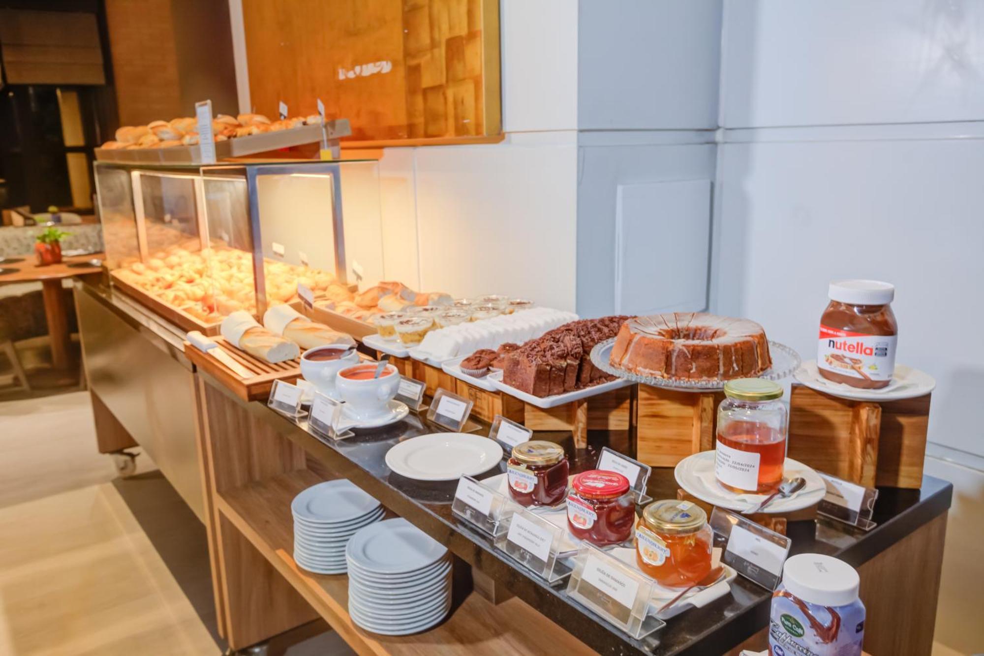 فندق Radisson Sao Paulo Paulista المظهر الخارجي الصورة A buffet at a hotel