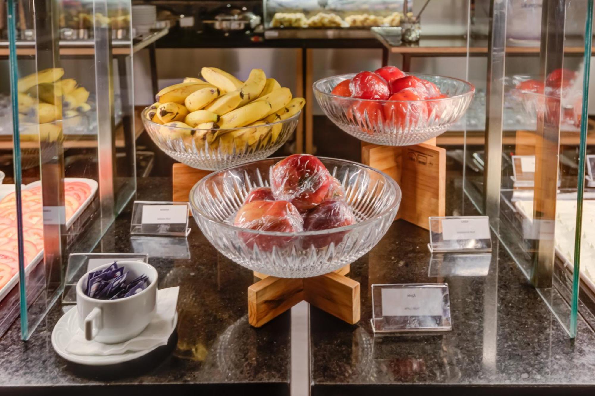 فندق Radisson Sao Paulo Paulista المظهر الخارجي الصورة Fruit at a buffet