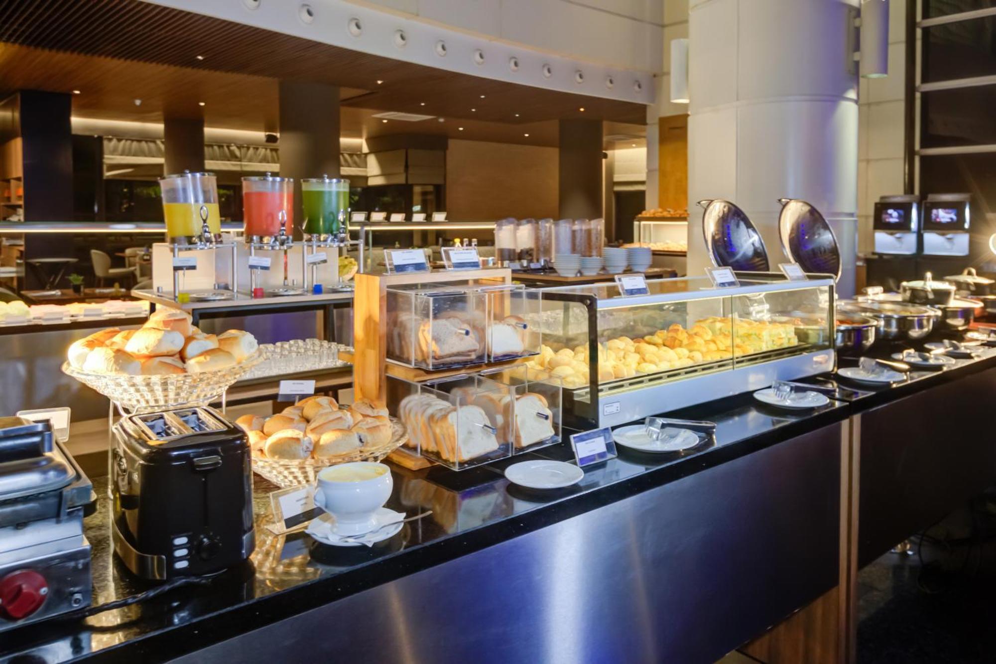 فندق Radisson Sao Paulo Paulista المظهر الخارجي الصورة A buffet at a hotel