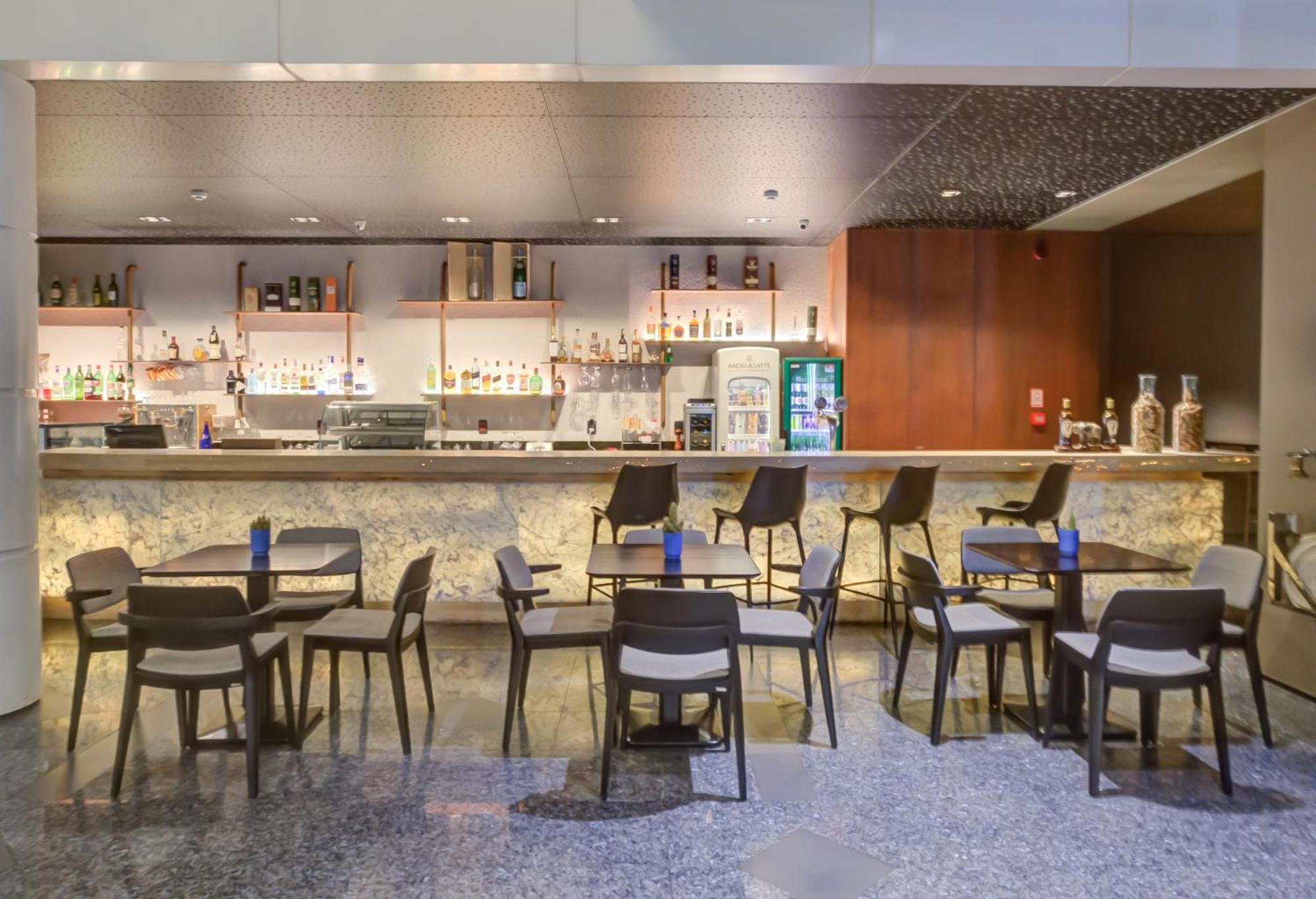 فندق Radisson Sao Paulo Paulista المظهر الخارجي الصورة The bar at the lounge